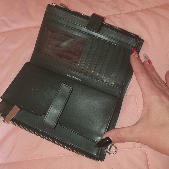 Michael Kors wallet - Picture 4 of 4